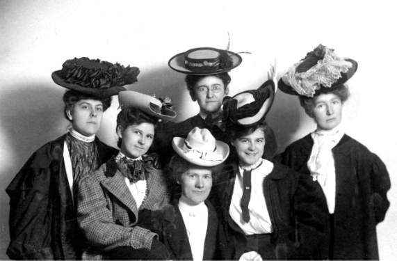 The JUG Club Library Committee members in 1903